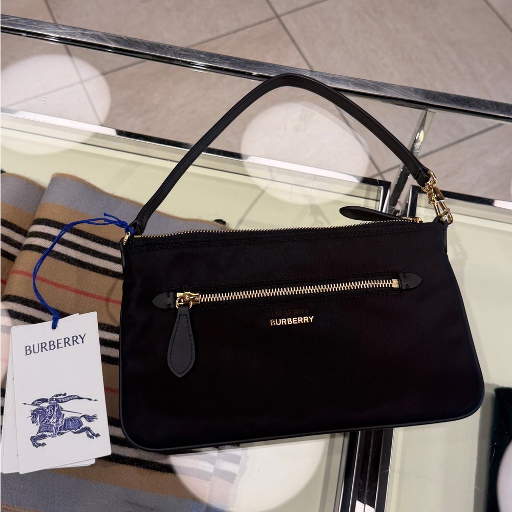 Burberry black and black logo Handbag nwt